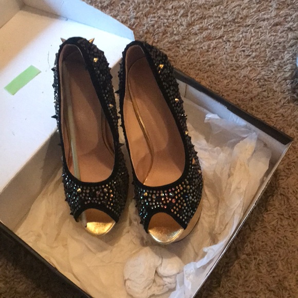 Shoes - Black and gold stiletto peep toe